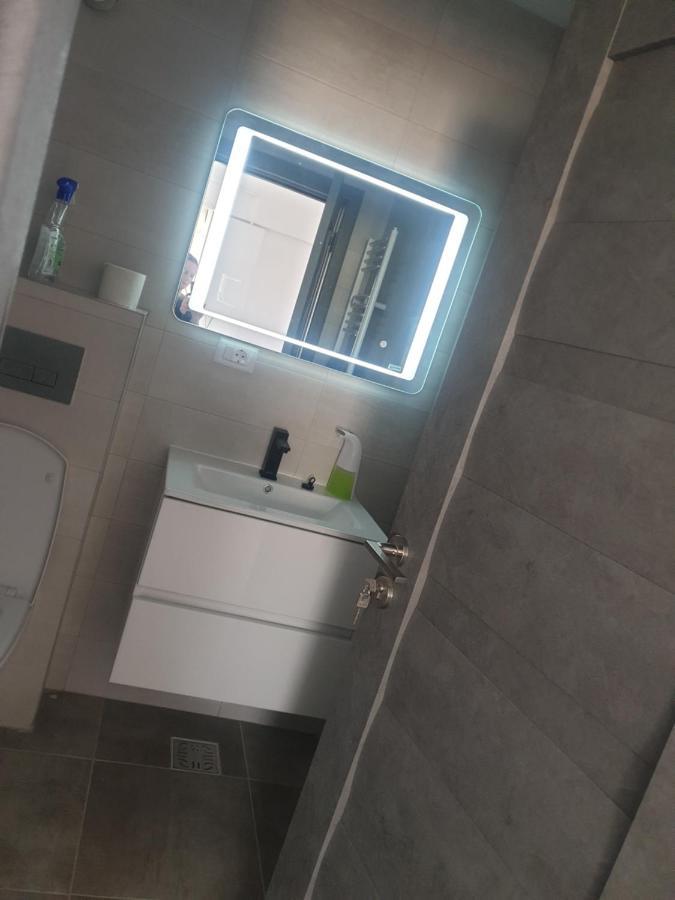 Apartament Dem Radulescu Langa Strand Râmnicu Vâlcea Exteriör bild