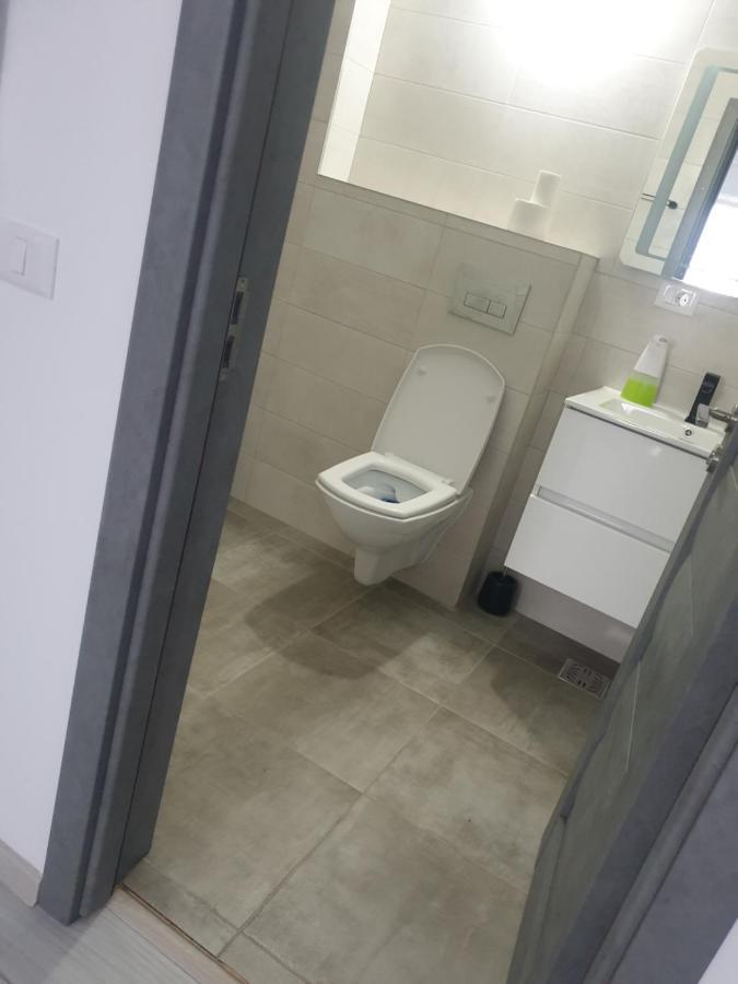 Apartament Dem Radulescu Langa Strand Râmnicu Vâlcea Exteriör bild