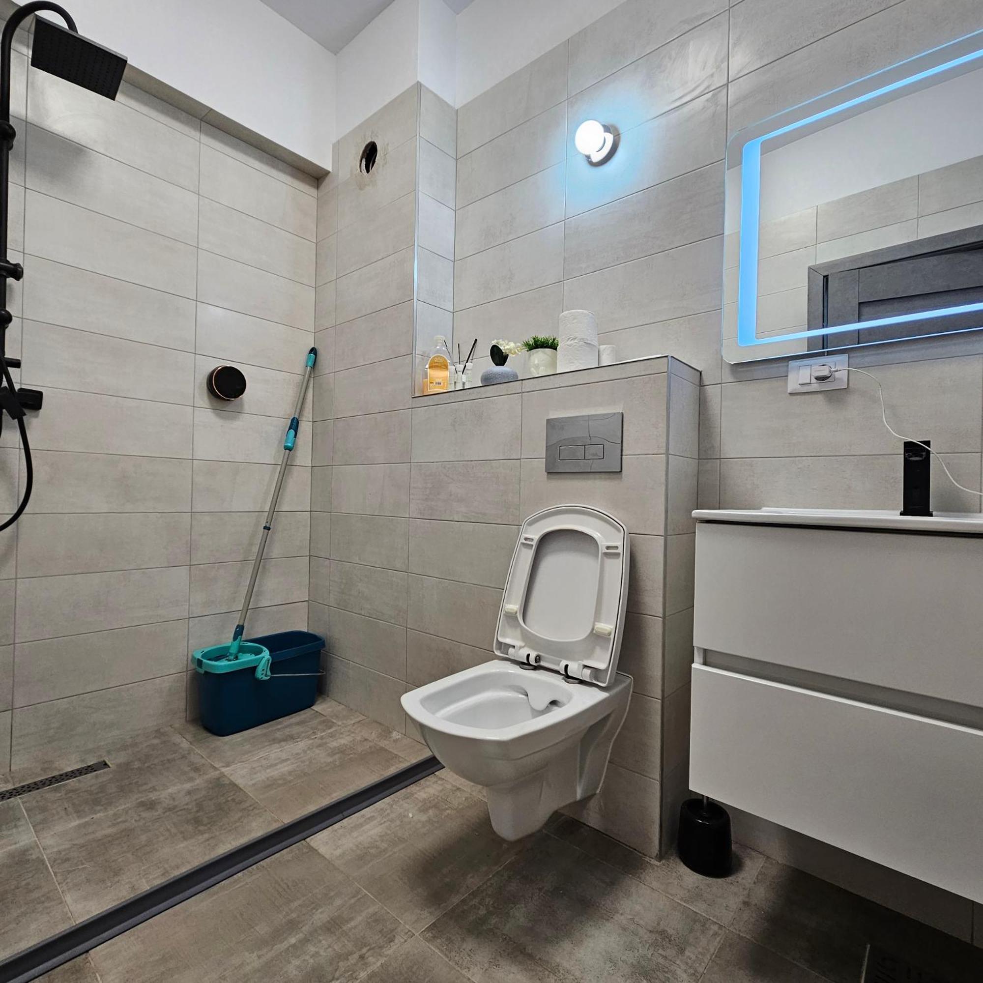 Apartament Dem Radulescu Langa Strand Râmnicu Vâlcea Exteriör bild